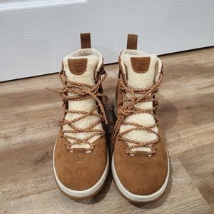 UGG Women's Lakesider Heritage Mid Sheepskin Cold Weather Boots Size 11